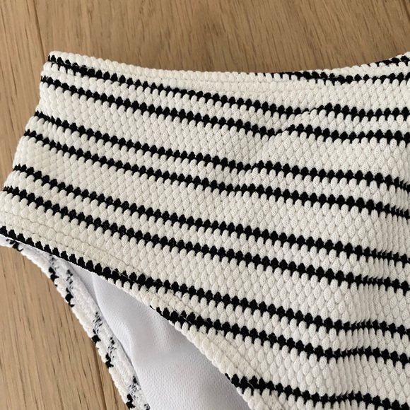 Abercrombie & Fitch one piece swimsuit - Picture 2 of 5